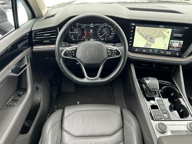 Volkswagen Touareg Luftfederung / AHK / Innovision Cockpit