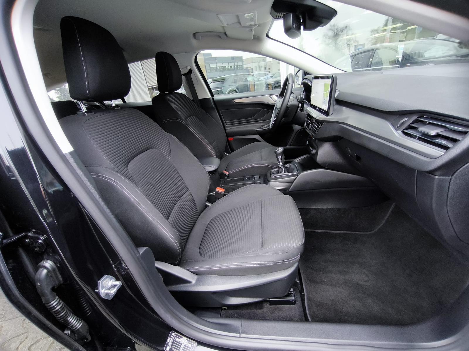 Ford Focus Tur 1.0 Titan >NAVI+LED+SHZ+TEMP+DAB+PDC+