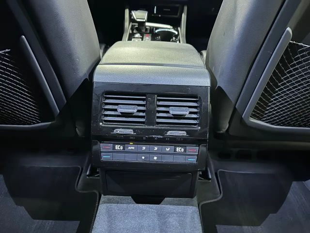 Volkswagen Touareg 4Motion R-Line Style