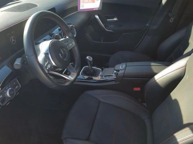 Mercedes-Benz CLA 200 AMG Line Coupé