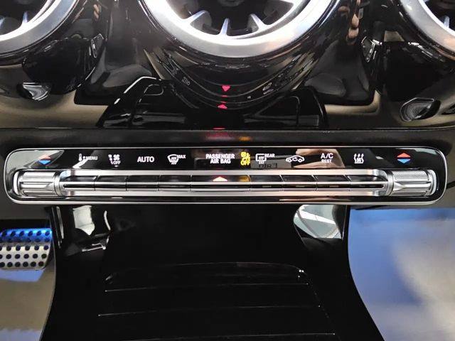 Mercedes-Benz CLA 250 AMG Line Sedan