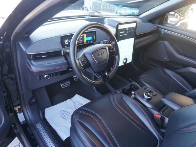 Ford Mustang Mach-E AWD Standard range