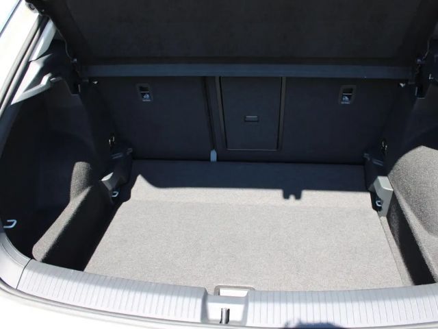 Volkswagen T-Roc Life 1.5 l TSI DSG AHK NAV LED Ladeboden Verkehrsz