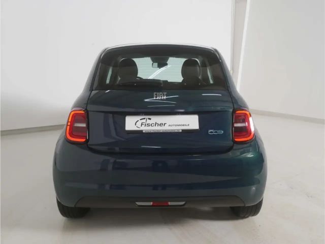 Fiat 500e Action