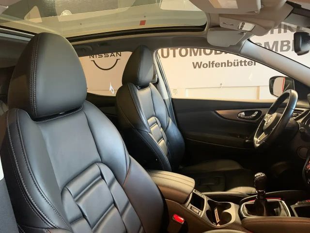Nissan Qashqai Akari 1,3 Leder/Navi/SHZ/Pano/CarPlay