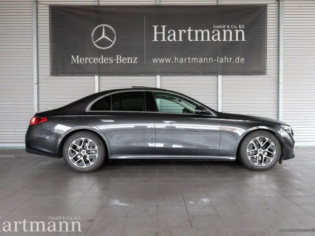 Mercedes-Benz E 200 AVANTGARDE Sedan