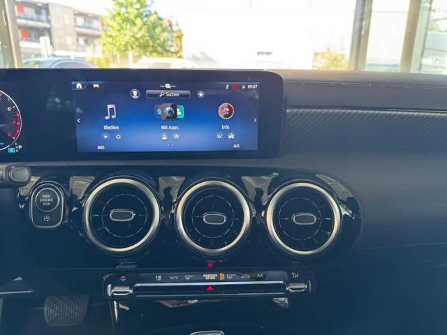 Mercedes-Benz CLA 180 Coupé Progressive