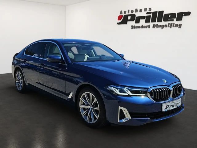 BMW 540 540i Luxury Line Sedan xDrive