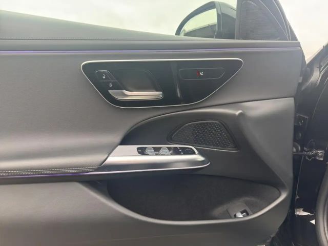 Mercedes-Benz E 200 AMG Line Sedan