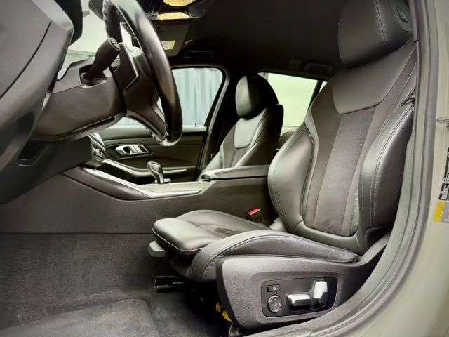 BMW 330 330e M-Sport xDrive