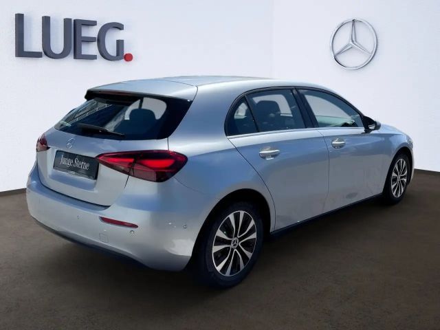 Mercedes-Benz A 180 A 180 d