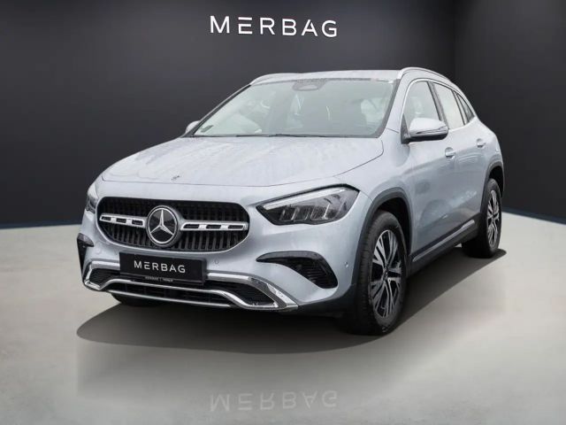Mercedes-Benz GLA 180 ACC LED Navi SHZ Winterp. Fernlichtass.