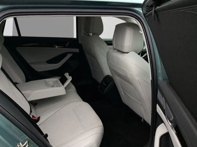 Volkswagen Passat 1.5 eTSI Business Variant