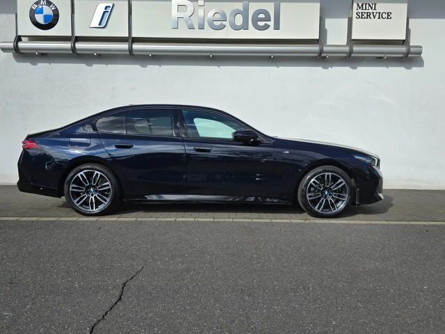 BMW 520 520i M-Sport Sedan