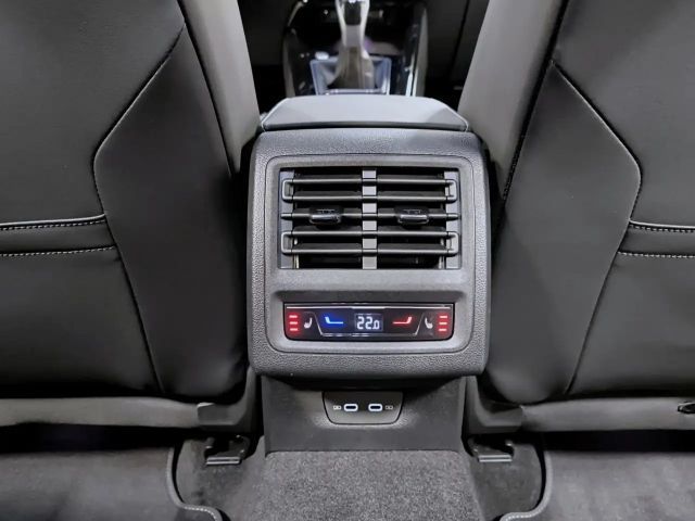 Volkswagen Golf 1.5 TSI R-Line Variant