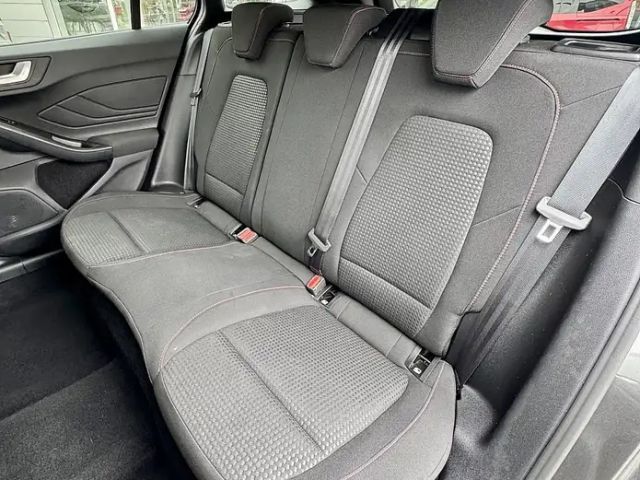 Ford Focus EcoBoost ST Line