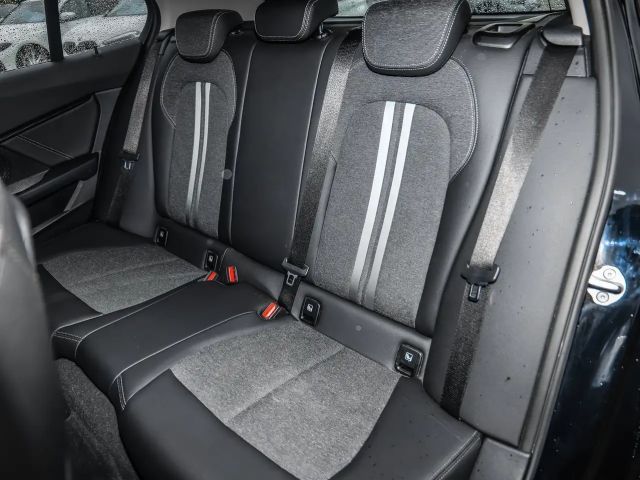 BMW 118 118i 5-deurs Sedan Sport Line