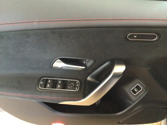 Mercedes-Benz CLA 200 AMG Line Coupé