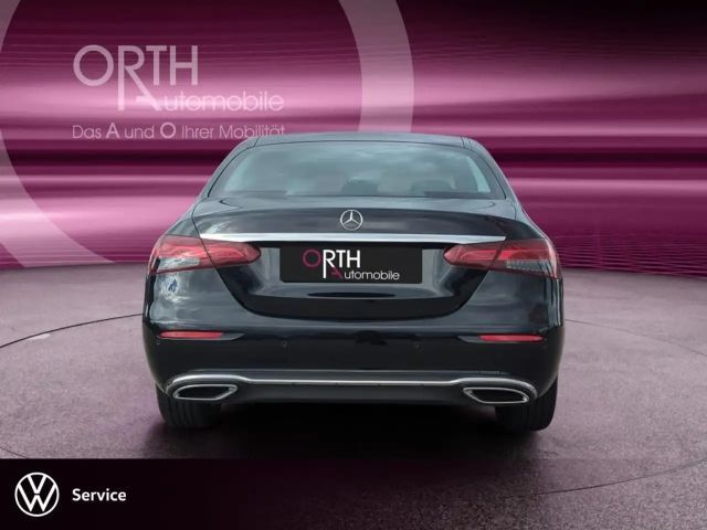 Mercedes-Benz E 200 Sedan