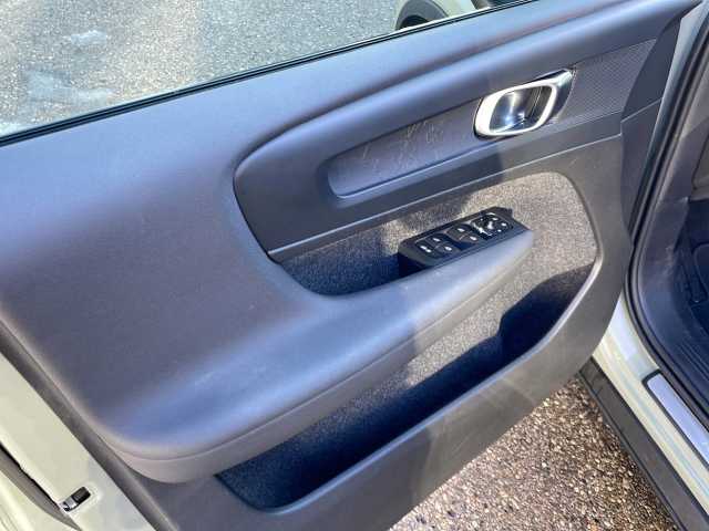 Volvo XC40 XC40 Navi LED Klima Standhzg Einparkhilfe el. Fenster