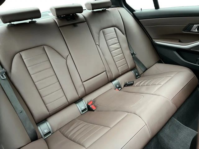 BMW 320 320d M-Sport Sedan xDrive