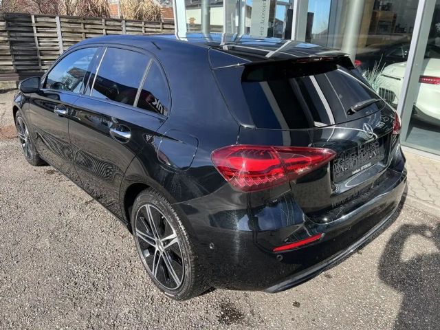 Mercedes-Benz A 180 A 180 d