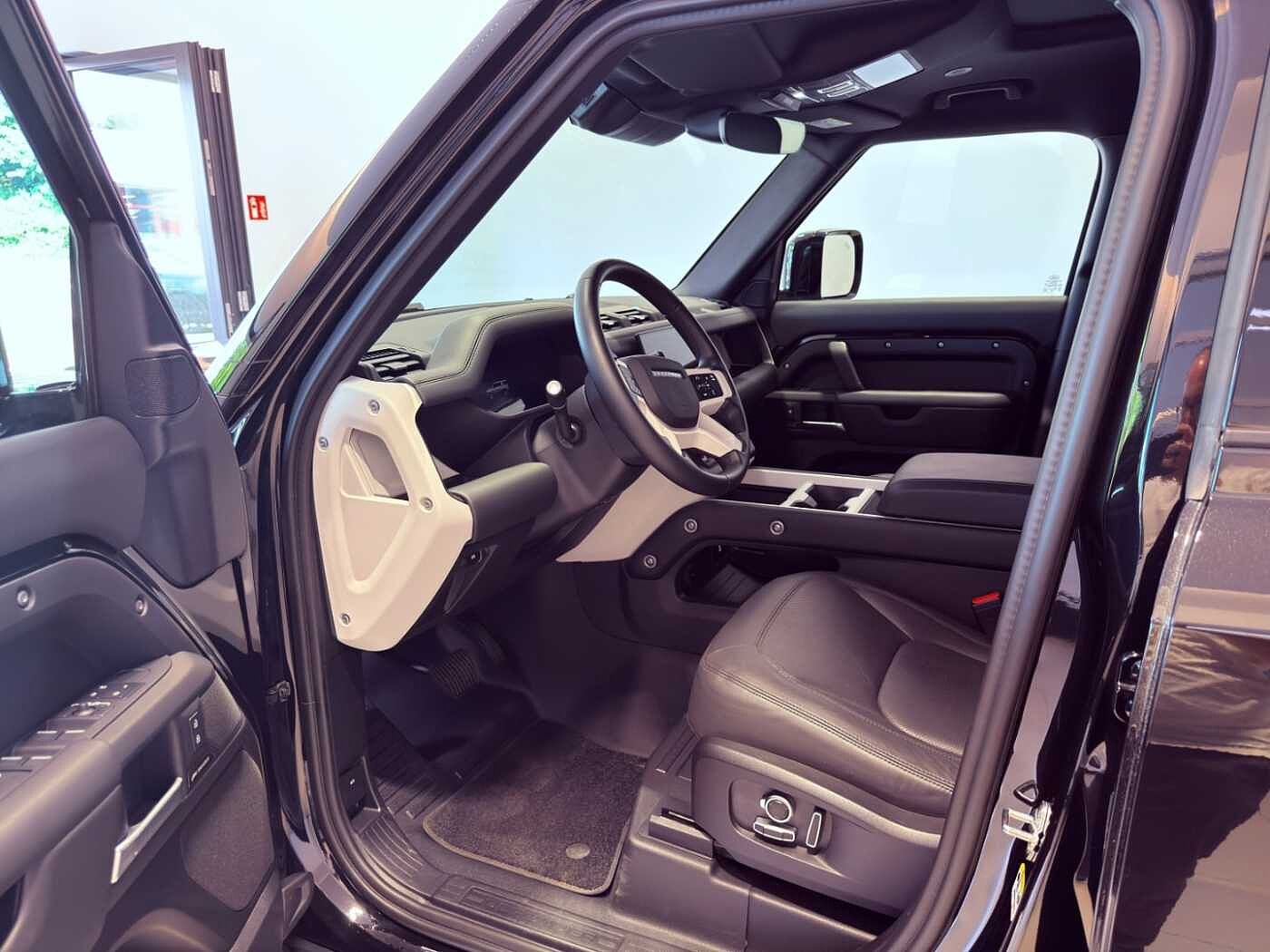 Land Rover Defender Dynamic SE