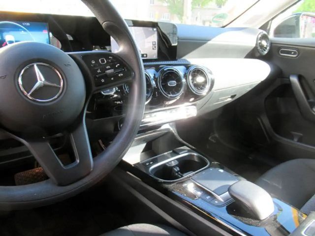 Mercedes-Benz A 200 A 200 d