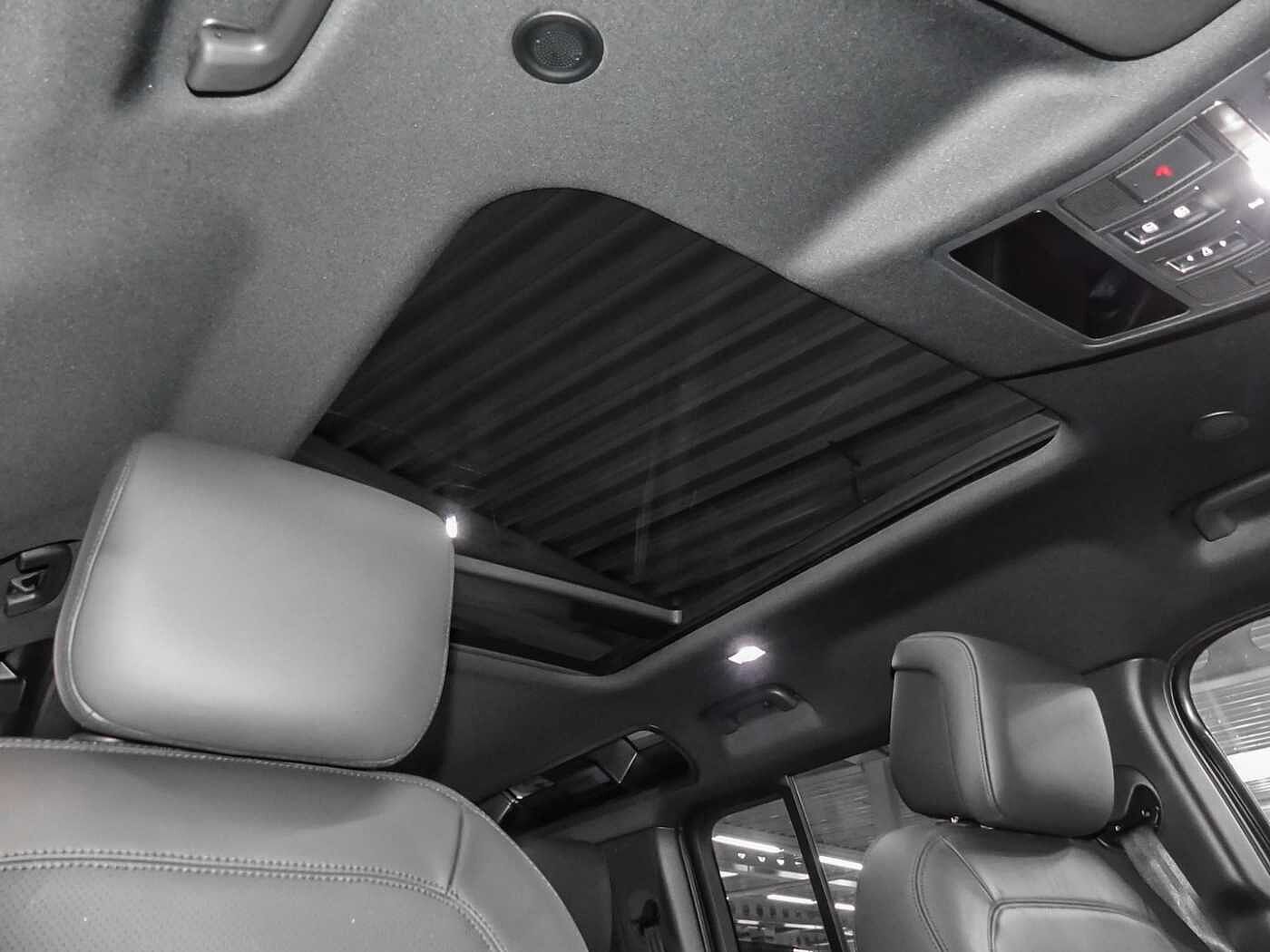 Land Rover Defender 110 Dynamic SE