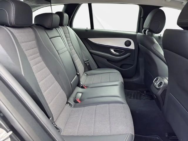 Mercedes-Benz E 220 AVANTGARDE