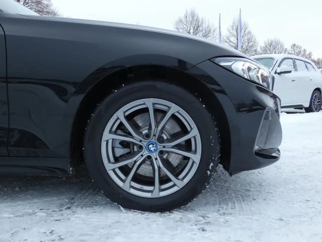 BMW 330 330e Touring