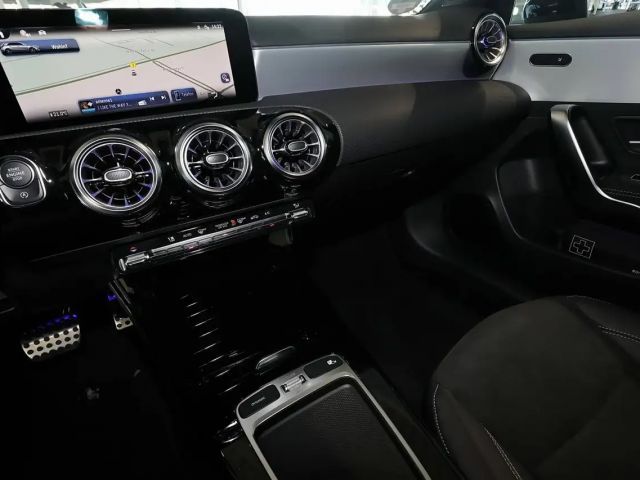 Mercedes-Benz A 180 AMG Line