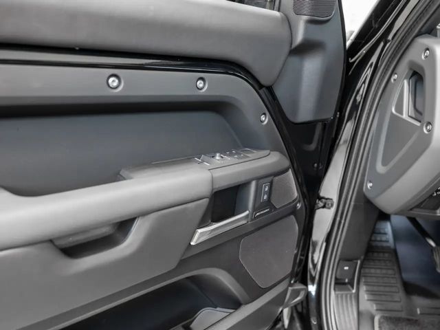 Land Rover Defender 90 D250 Dynamic SE