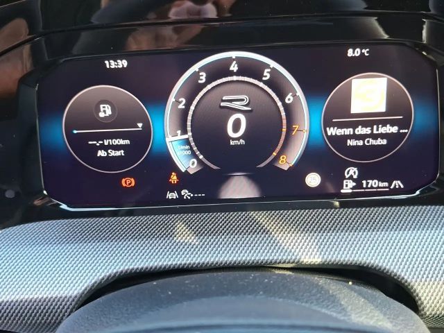 Volkswagen Golf 1.5 TSI Golf VIII R-Line Style