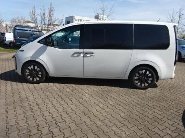 Hyundai Staria Signature