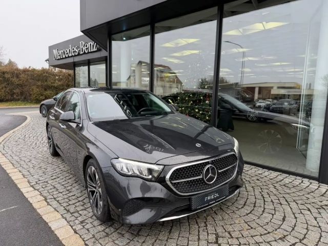 Mercedes-Benz E 220 E 220 d Sedan