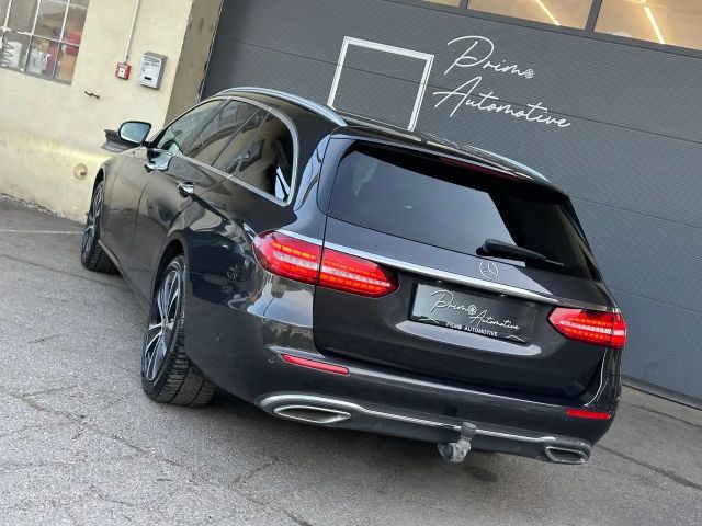 Mercedes-Benz E 300 AVANTGARDE E 300 de