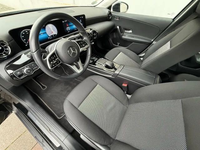 Mercedes-Benz A 180 A 180 d