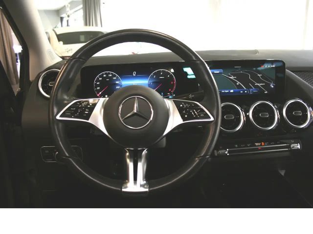 Mercedes-Benz B 180 B 180 d Sedan