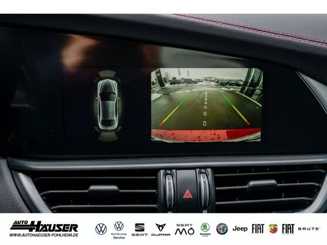 Alfa Romeo Giulia AT8 Q4 Turbo