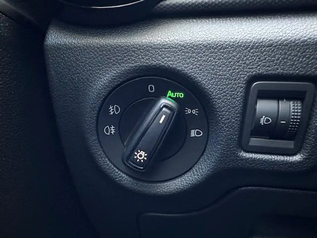 Skoda Fabia Essence PDC;CARPLAY;FSE;LED