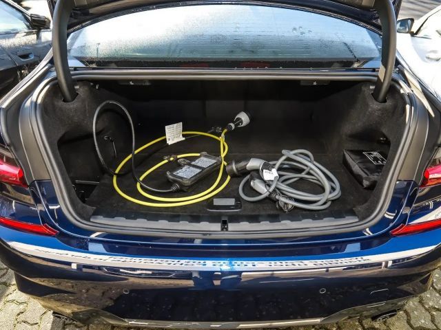 BMW 320 320e M-Sport Sedan