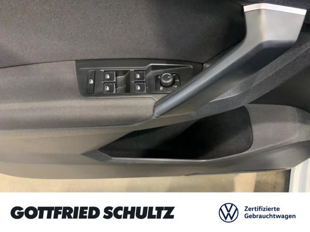 Volkswagen Tiguan ACTIVE TSI NAVI SITZHEIZUNG EINPARKHILFE LED
