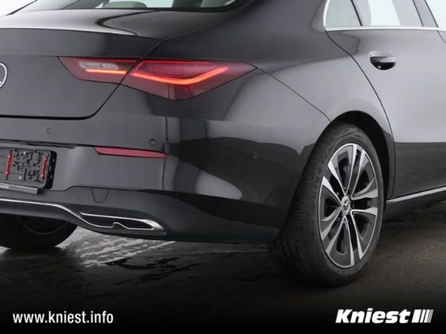 Mercedes-Benz CLA 180 Progressive Sedan