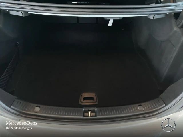 Mercedes-Benz E 220 AMG Line E 220 d Sedan