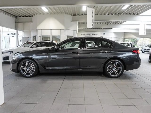 BMW 530 530d Luxury Line Sedan
