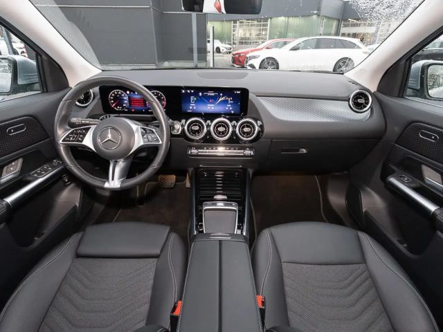 Mercedes-Benz GLA 180 ACC LED Navi SHZ Winterp. Fernlichtass.