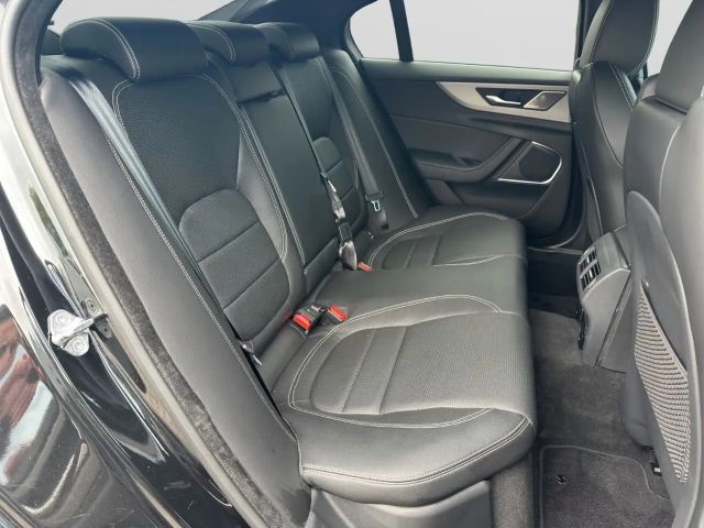 Jaguar XE P250 R-Dynamic