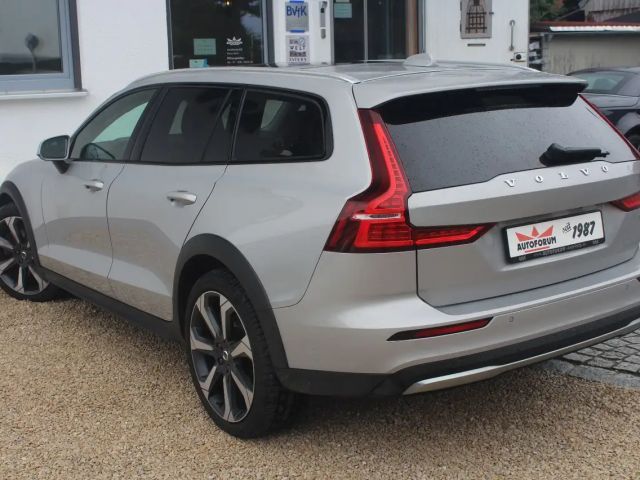 Volvo V60 Cross Country Plus