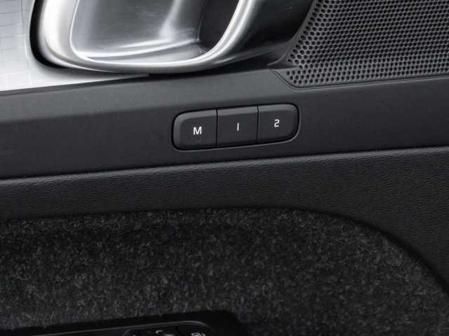 Volvo XC40 R-Design Recharge